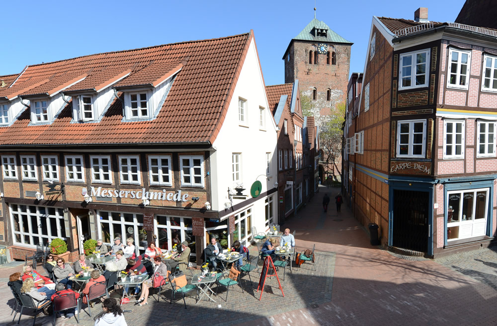 Historische Kirchen und kunstvoll verzierte Häuser